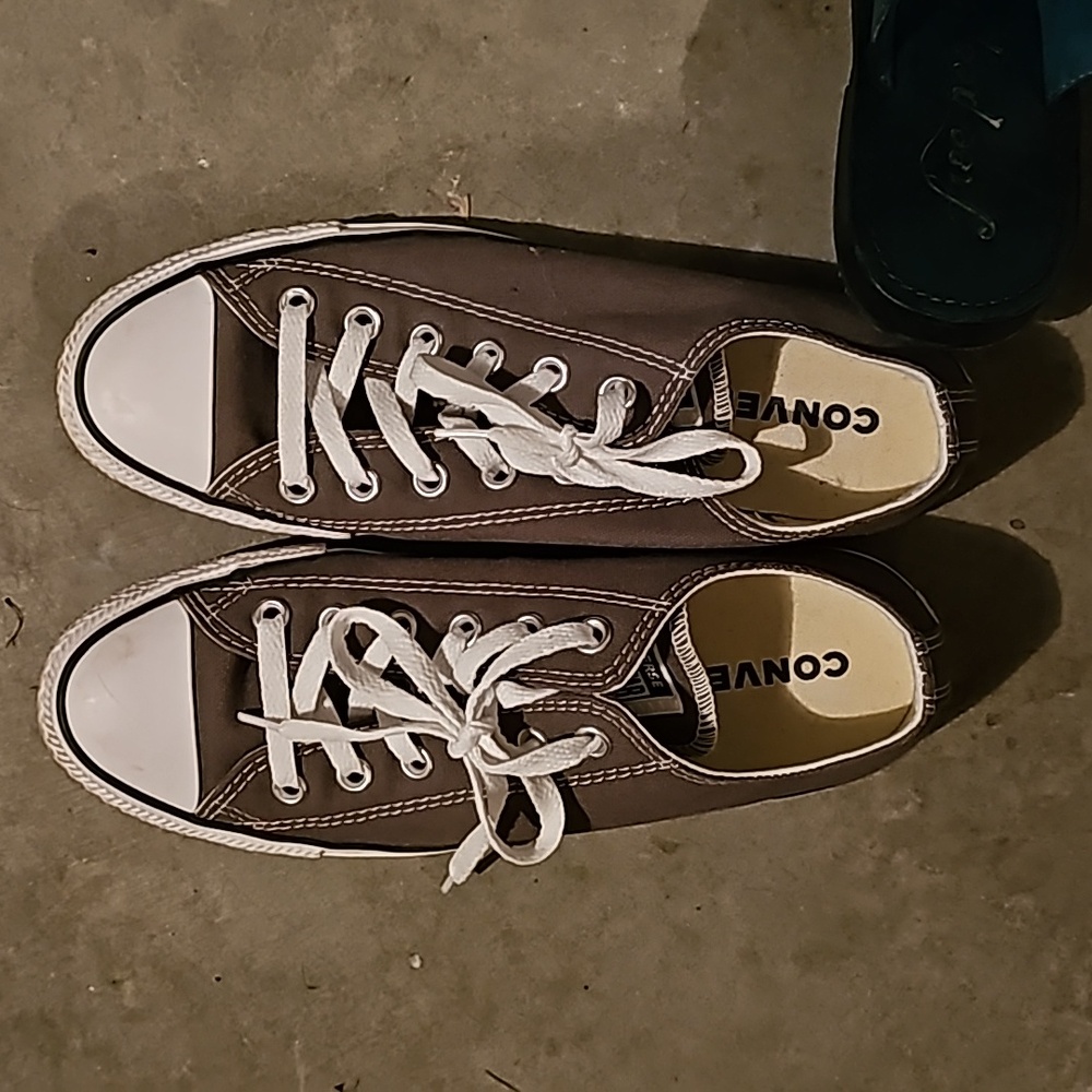 Converse size 9